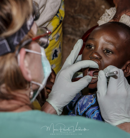 Flemish medical team at work in the outreach of Uganda